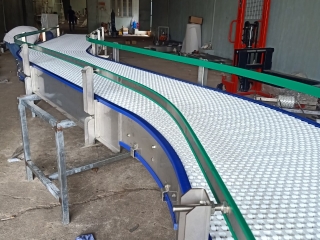 Băng tải chạy cua góc