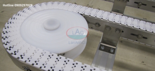 Băng tải xích chạy cong linh hoạt