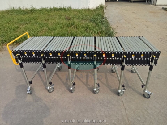 Băng tải con lăn trong kho 